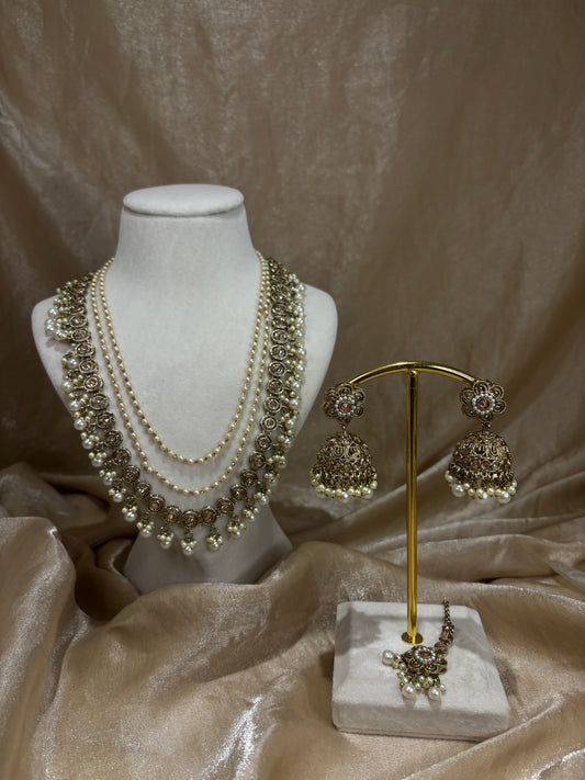 Gold necklace set