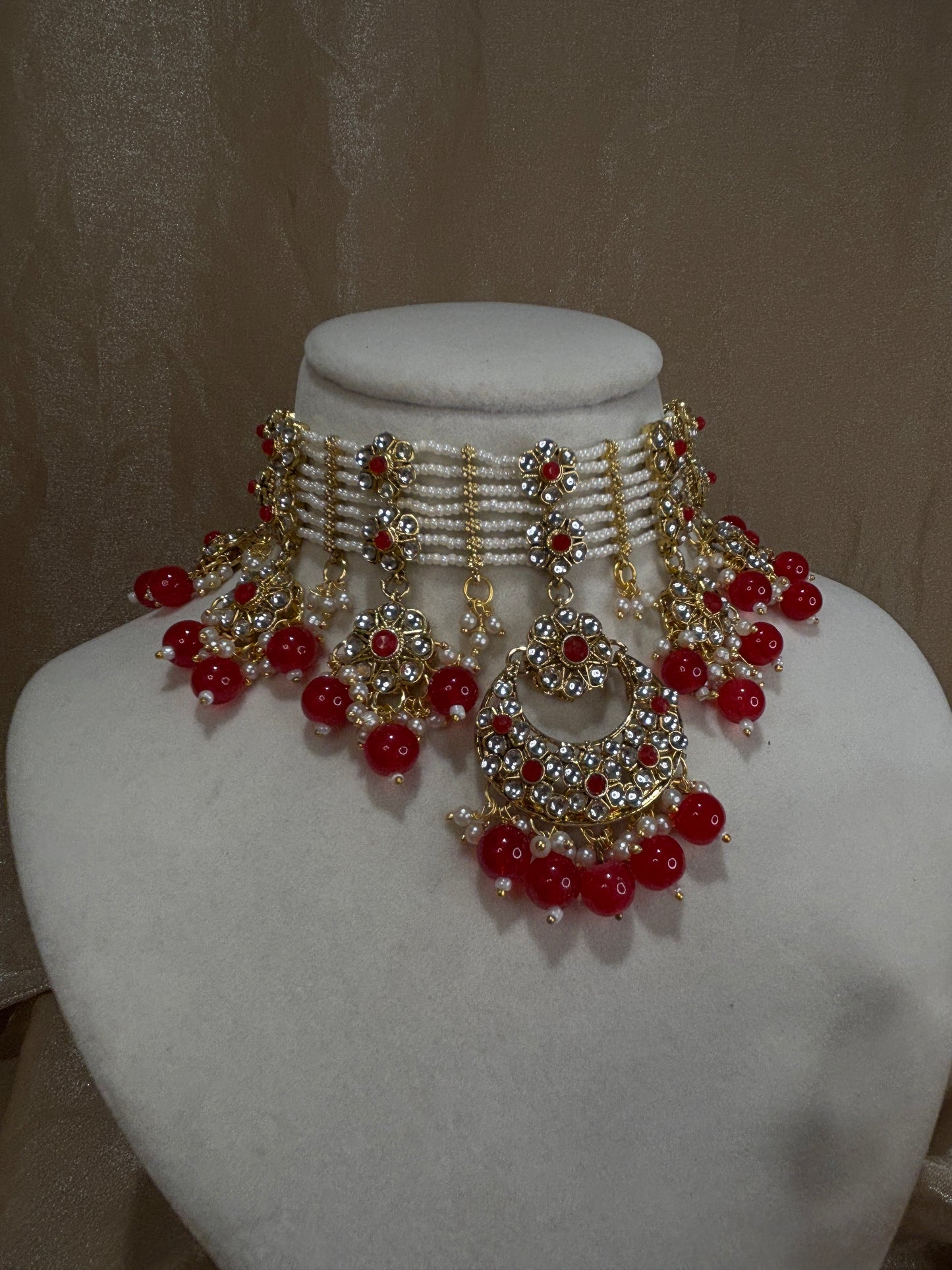 Red choker set