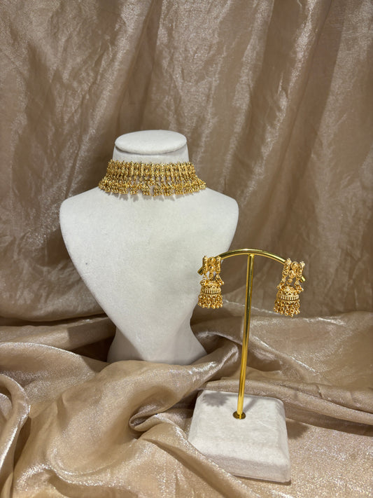 Gold-look choker set