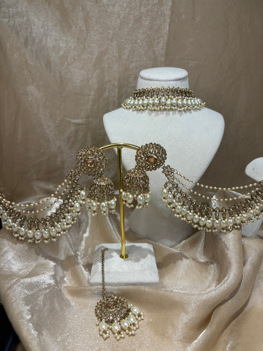 Gold necklace set