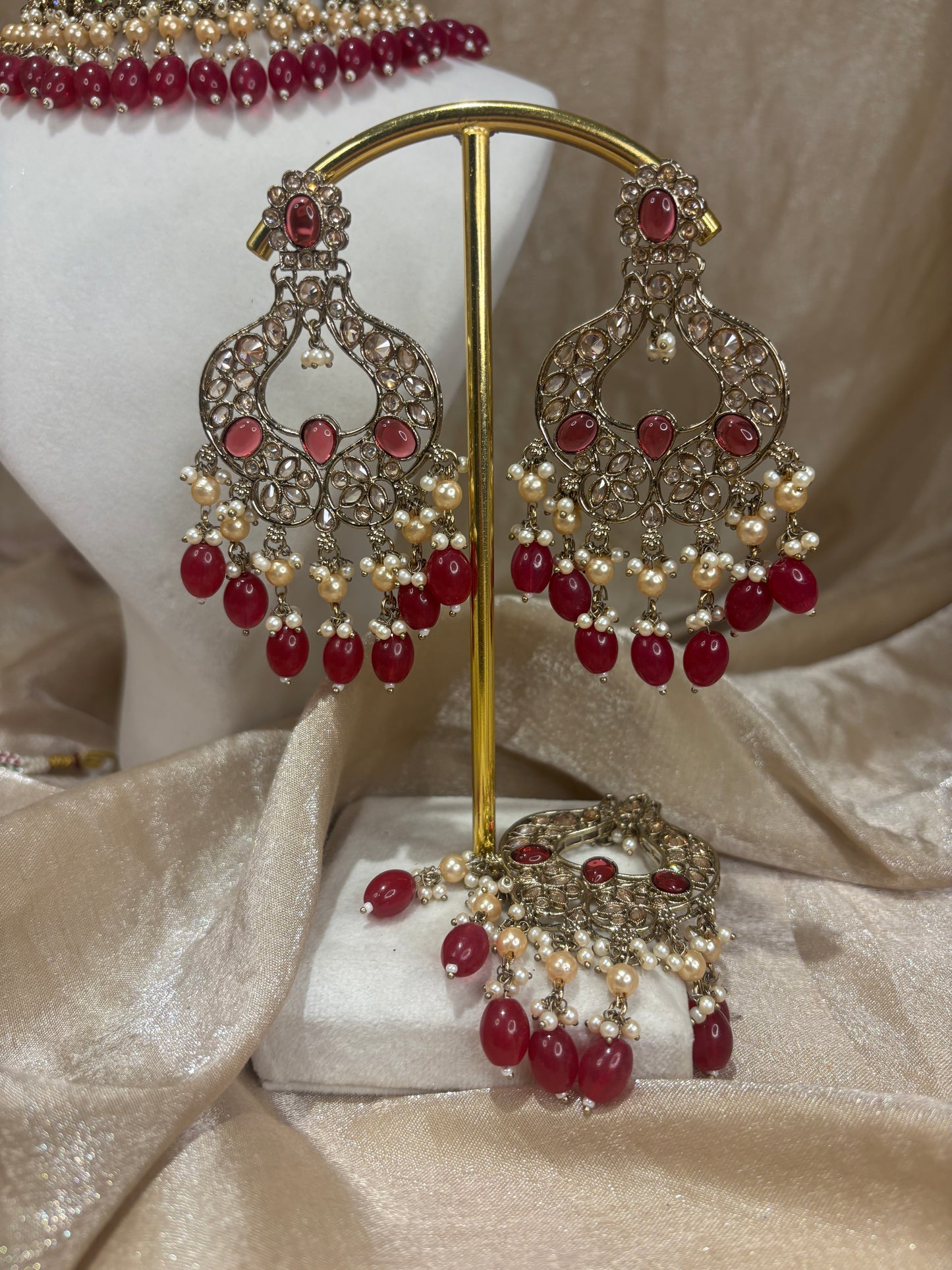 Red choker set