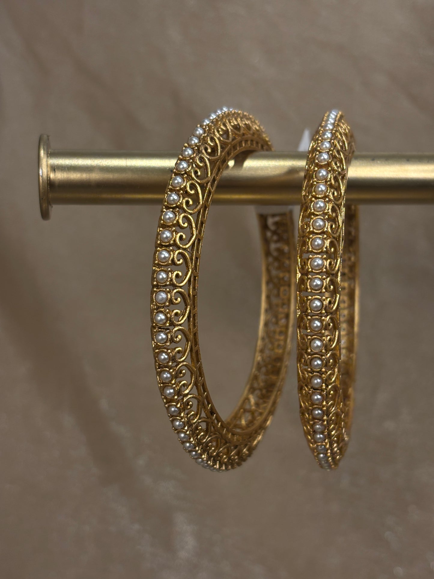 Gold pearl detail kare