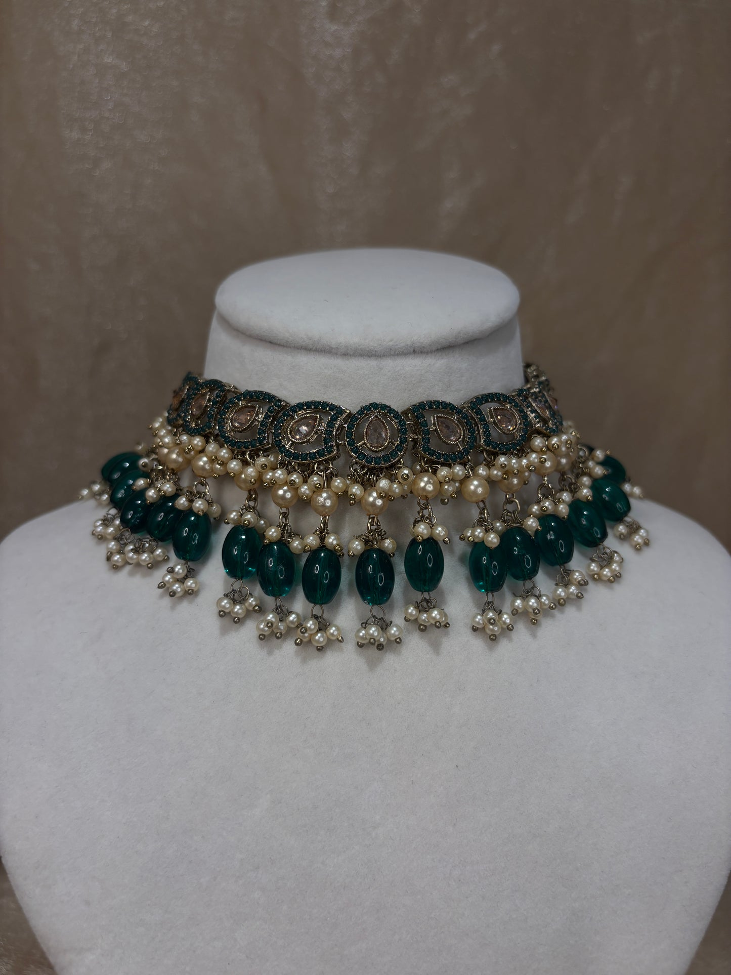 Emerald green choker set