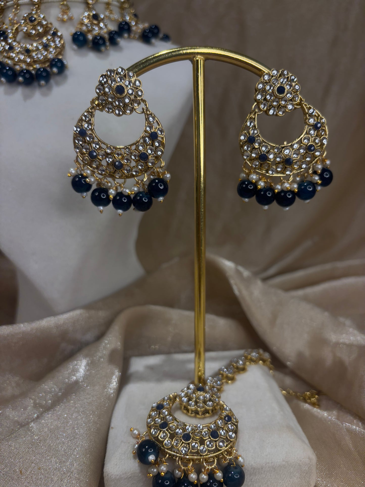 Navy blue choker set