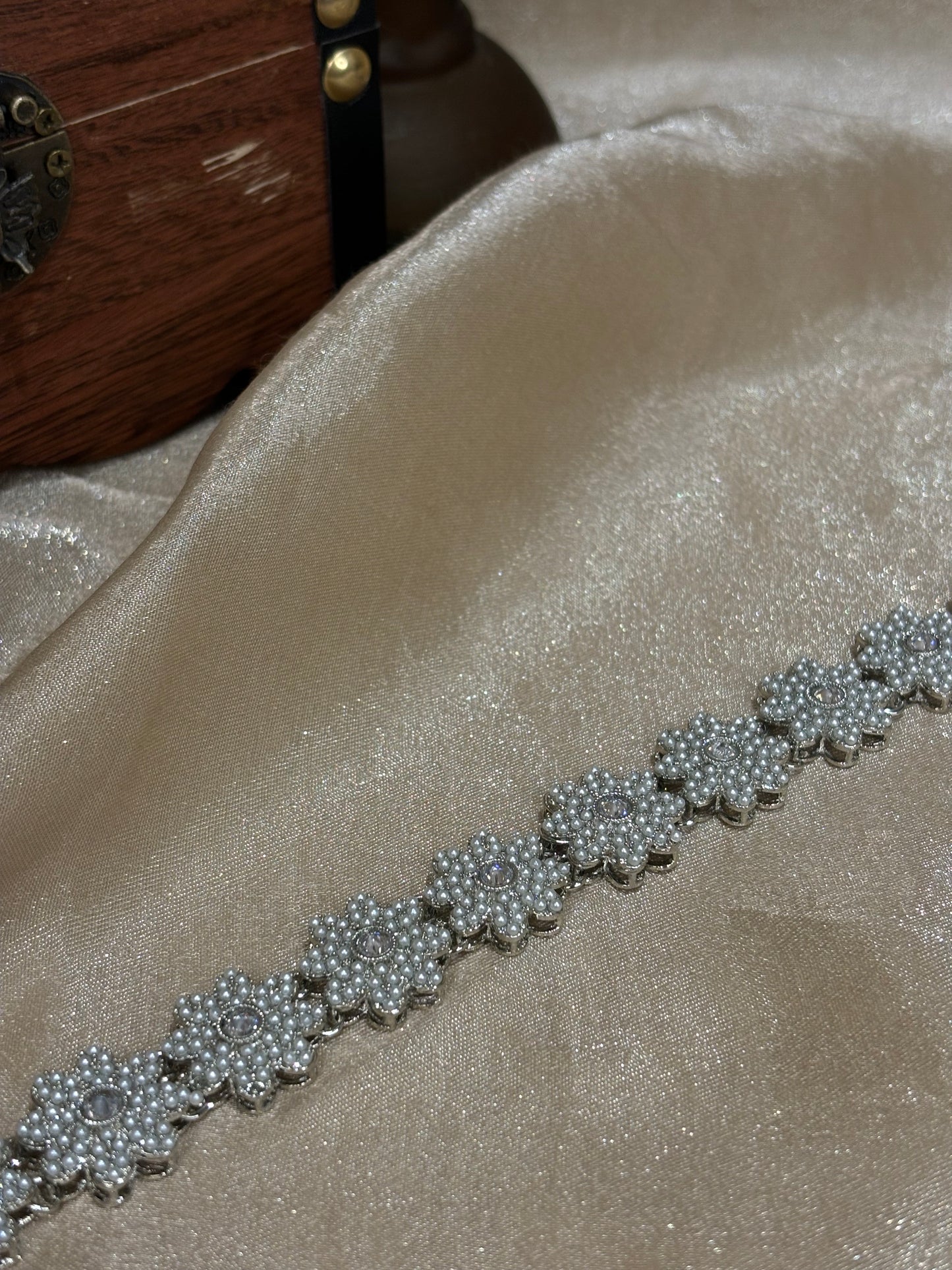 Silver flower matha patti
