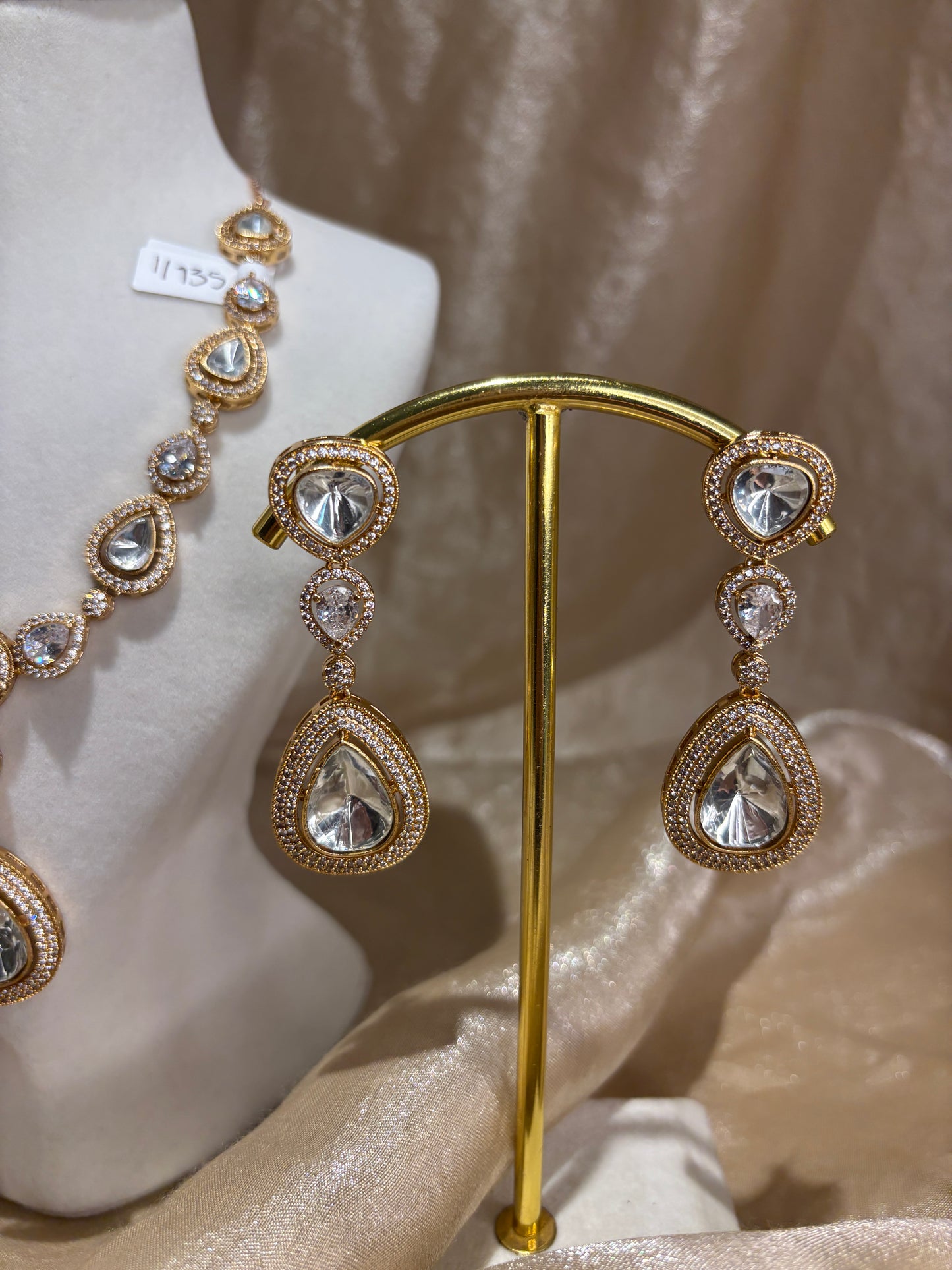 Gold necklace set