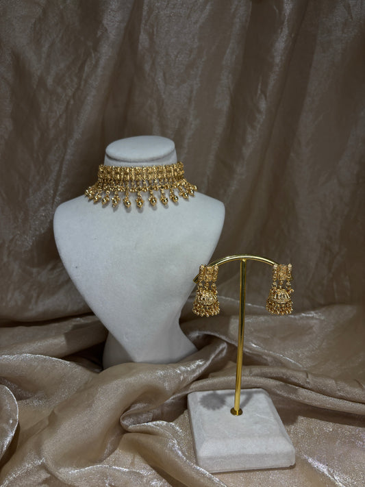 Gold-look choker set