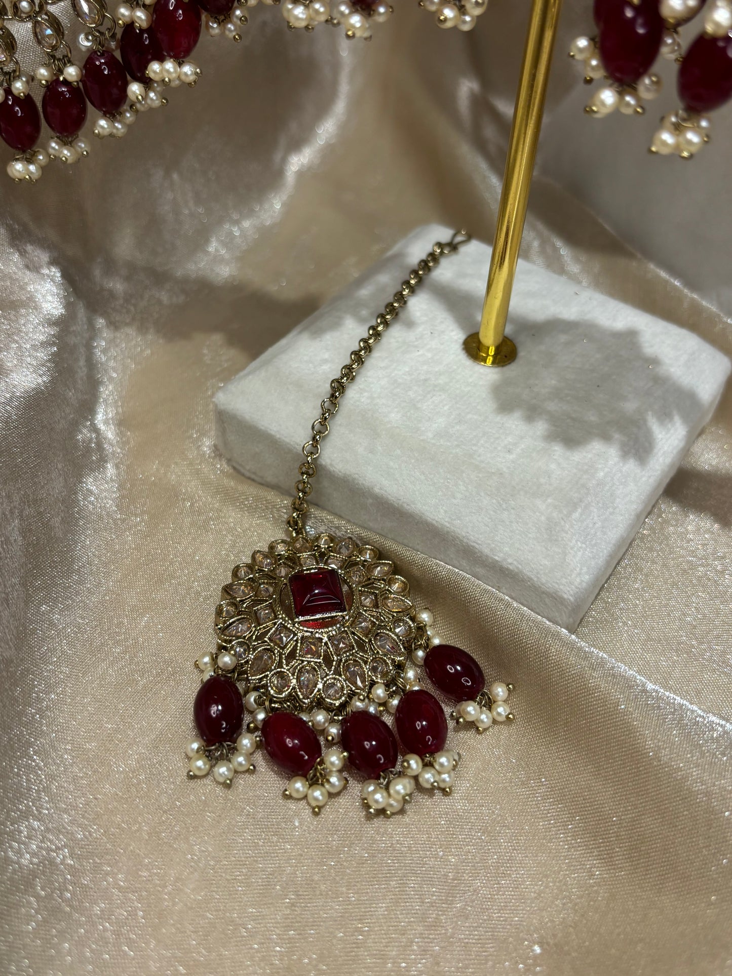 Maroon necklace set