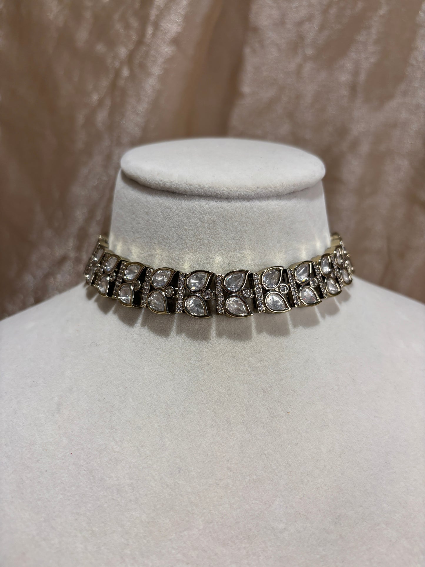 Tiyani kundan choker