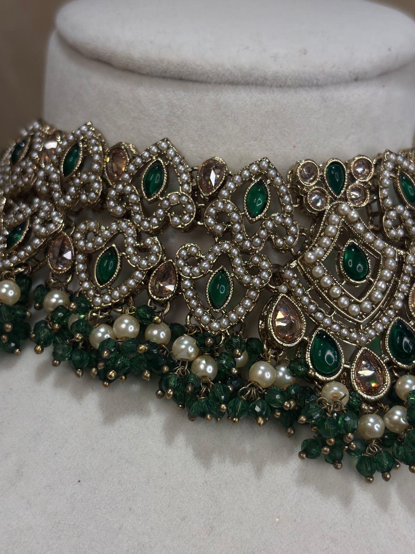 Heavy emerald green choker set