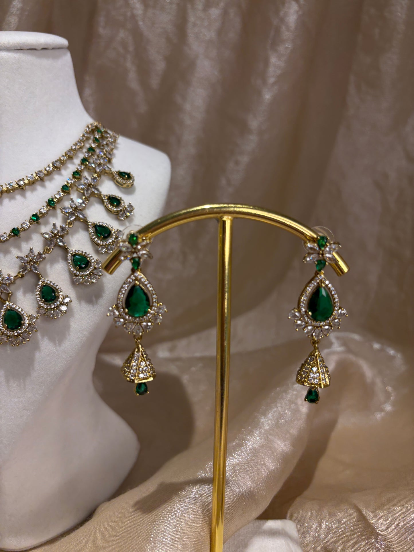 Emerald green necklace set