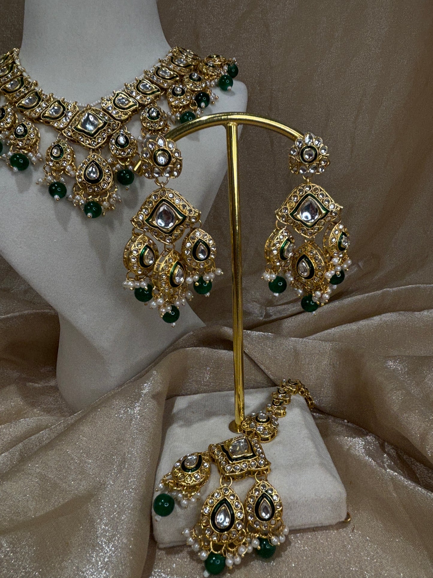 Emerald green kundan necklace set