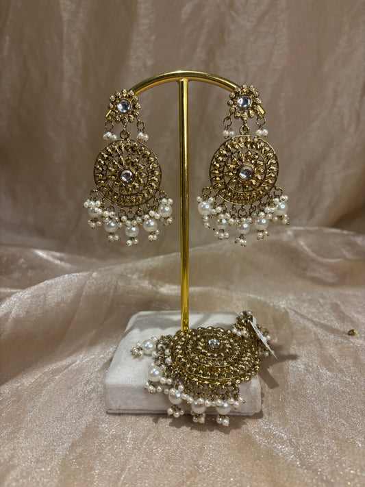 Gold/white earring/tikka set