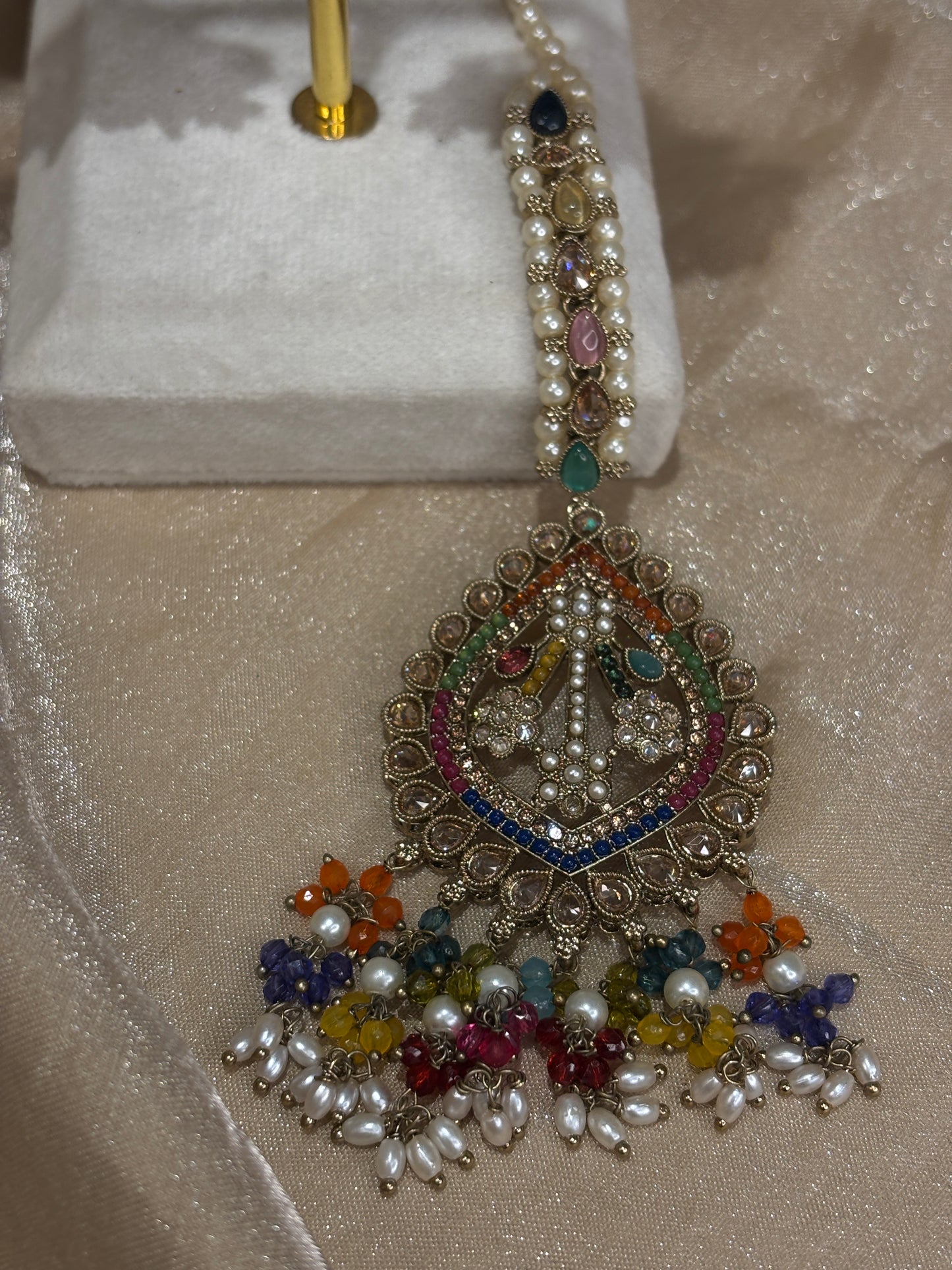 Multi-colour choker set