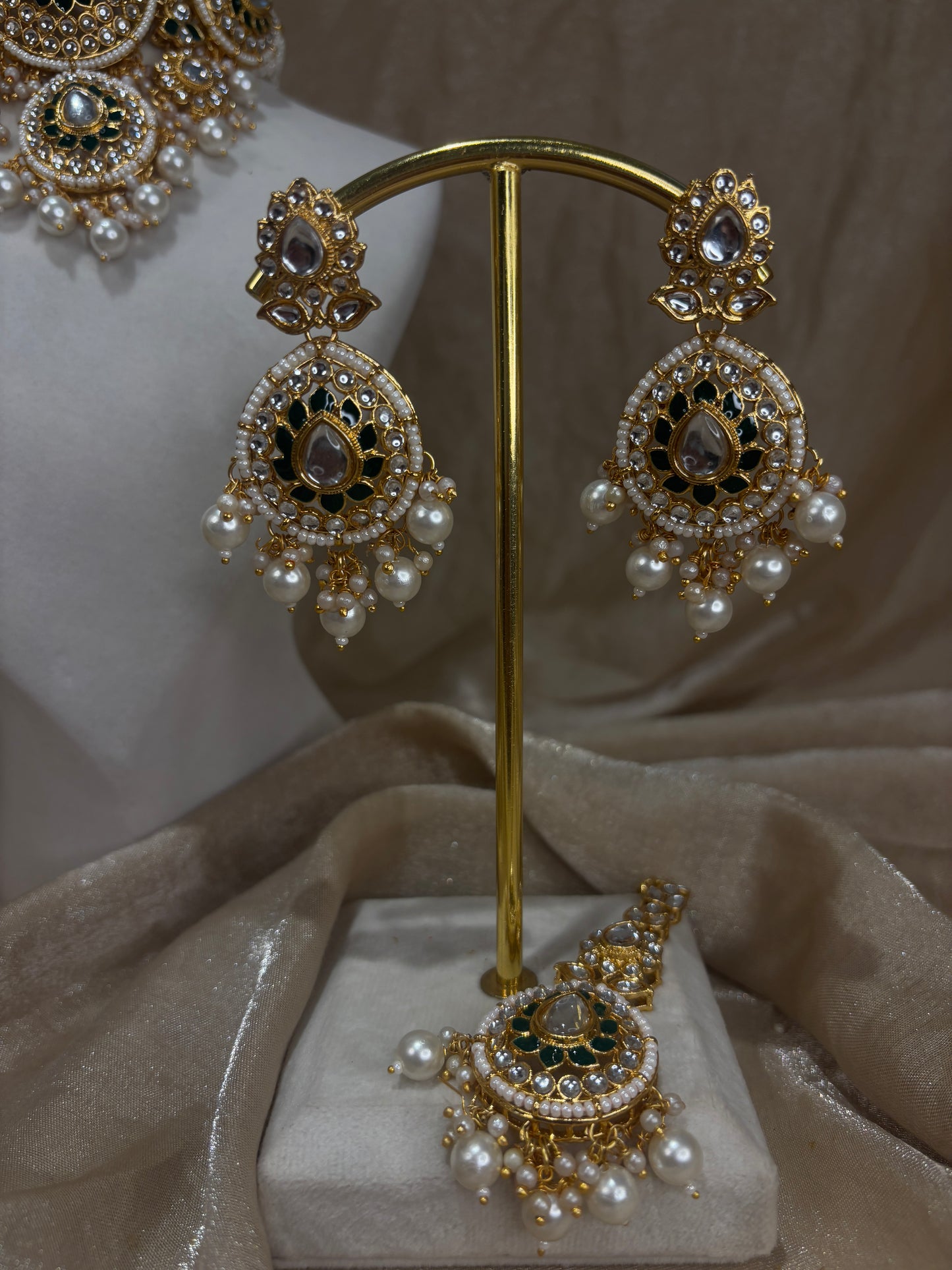 Gold choker set