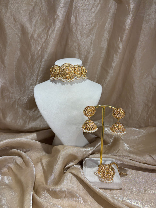 Gold-look choker set