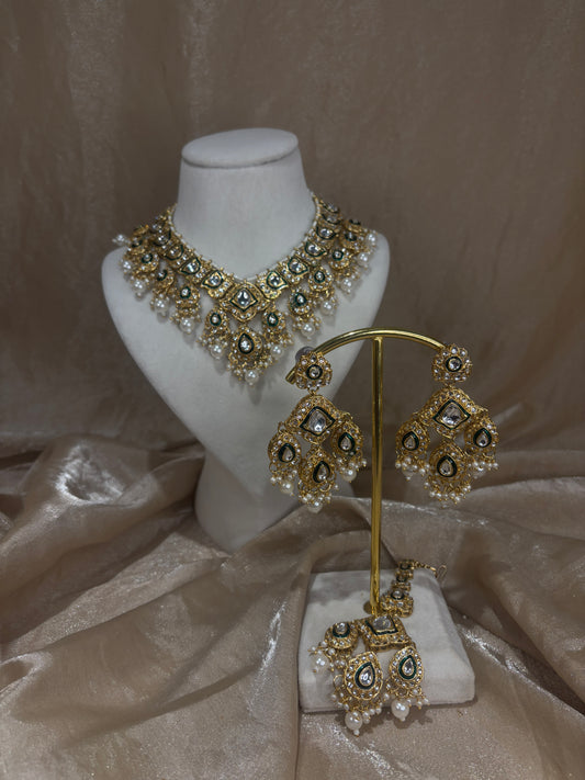Gold kundan necklace set