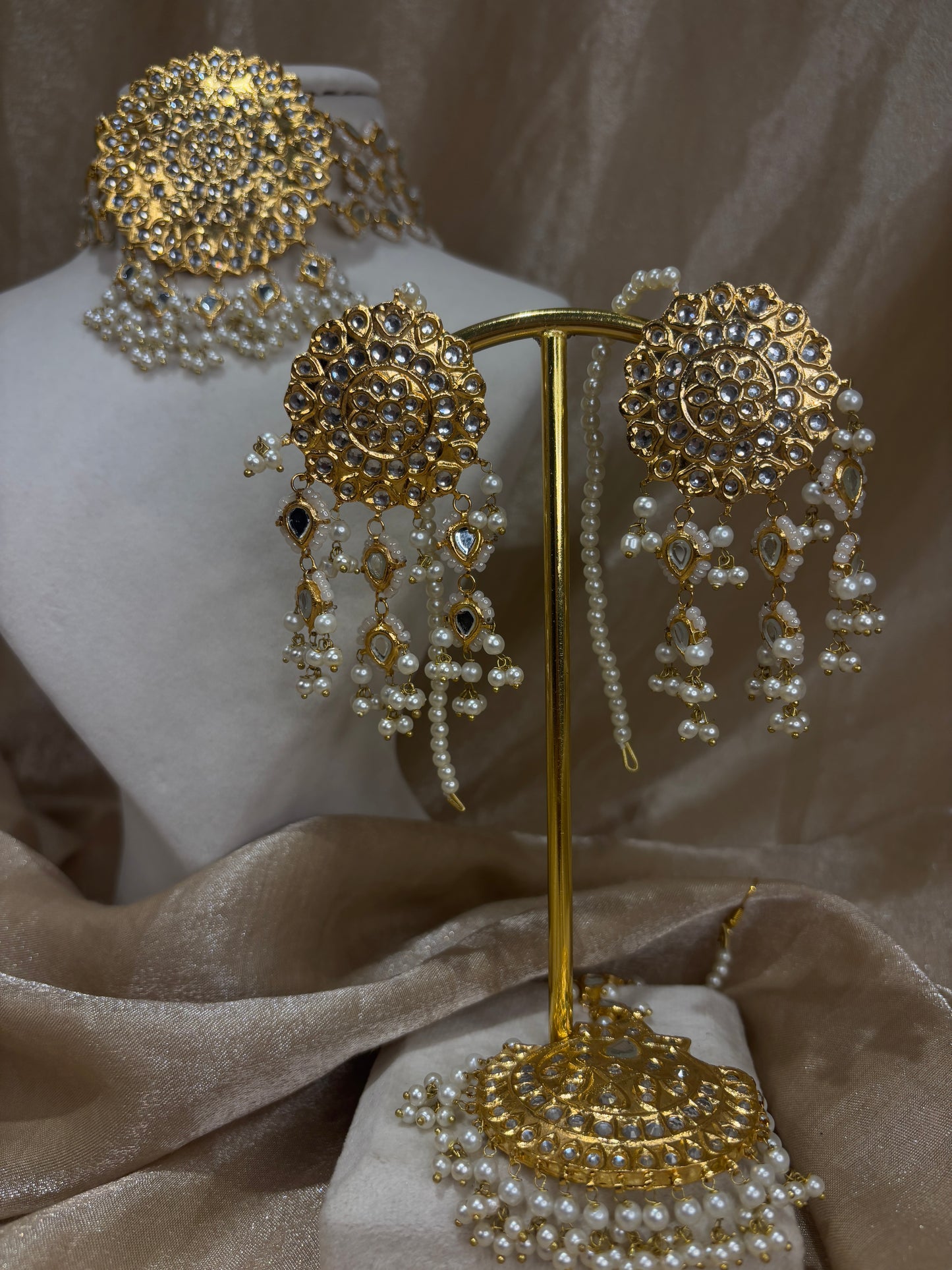 Gold thappa kundan set