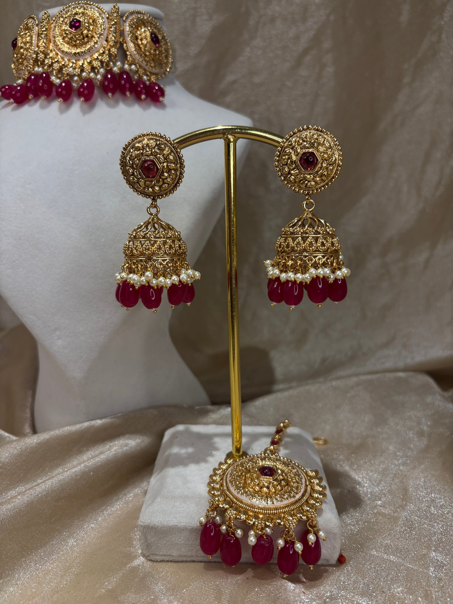 Maroon antique gold choker set