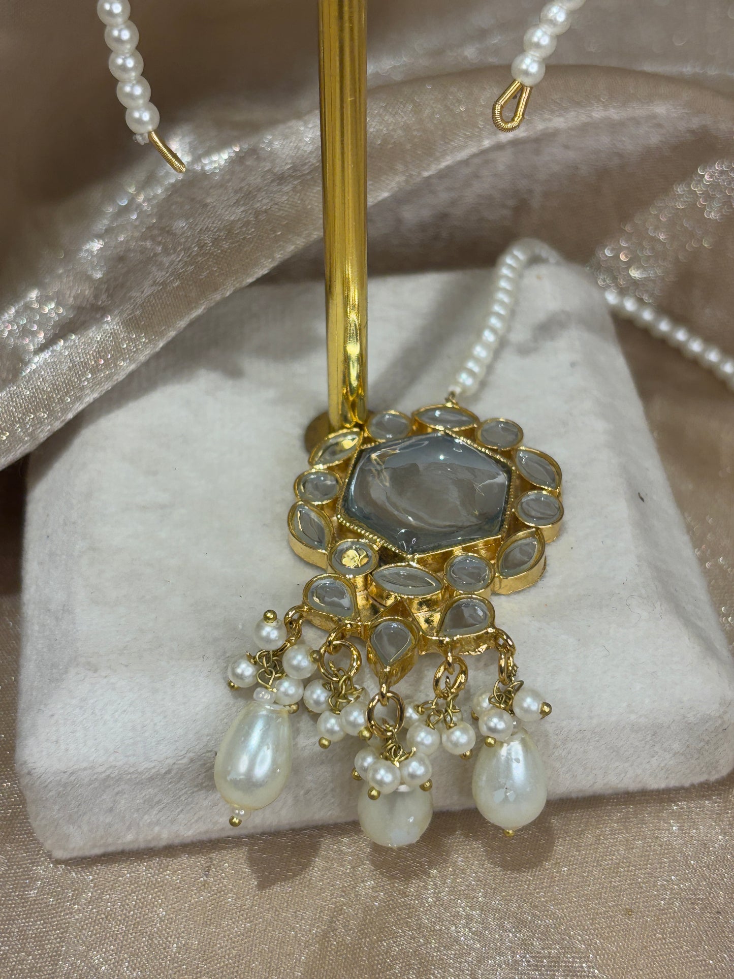 Gold farshi kundan choker