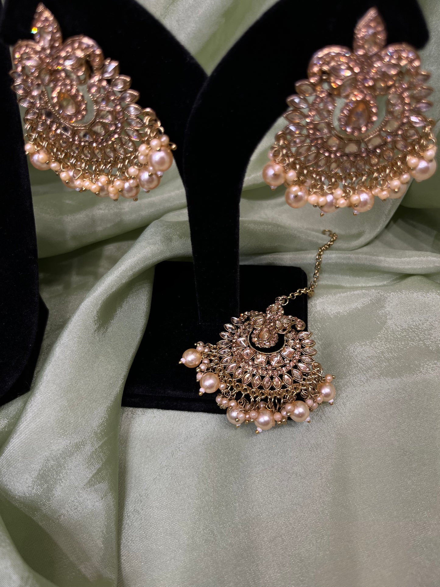 Gold/pearl necklace set