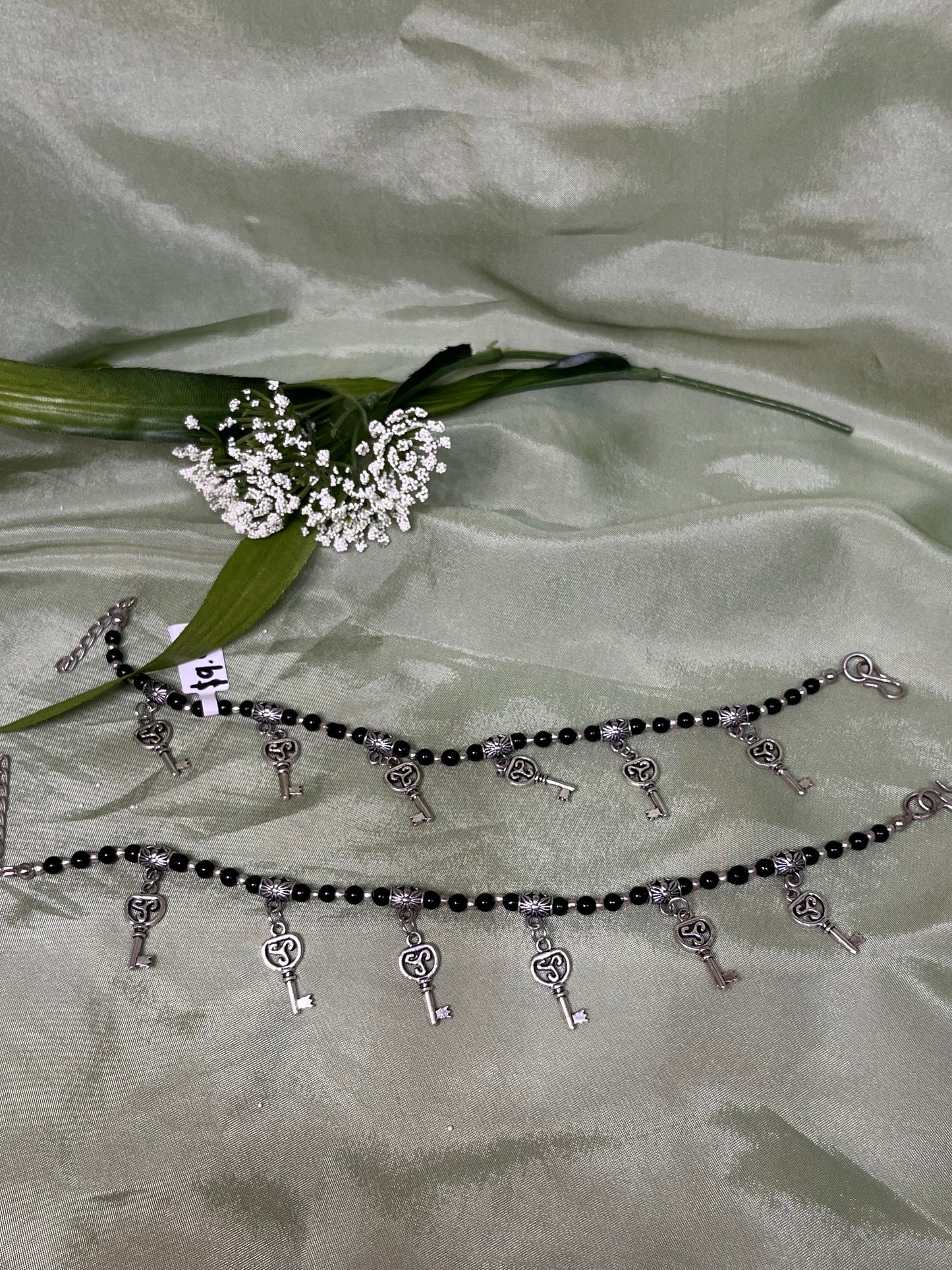 Keys oxidized anklet