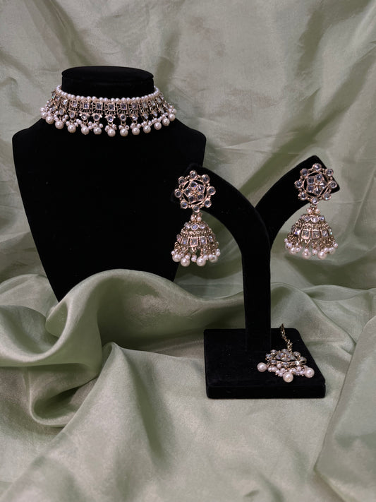 White choker set