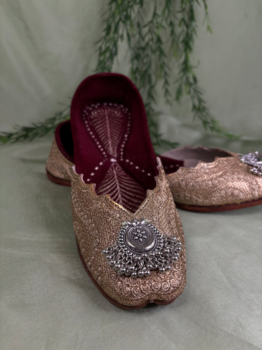Gold Punjabi jutti