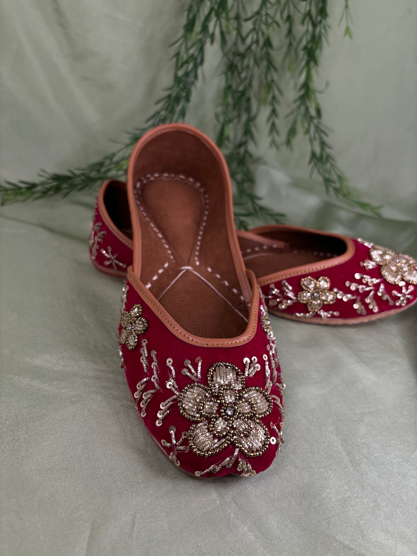 Hot pink Punjabi jutti