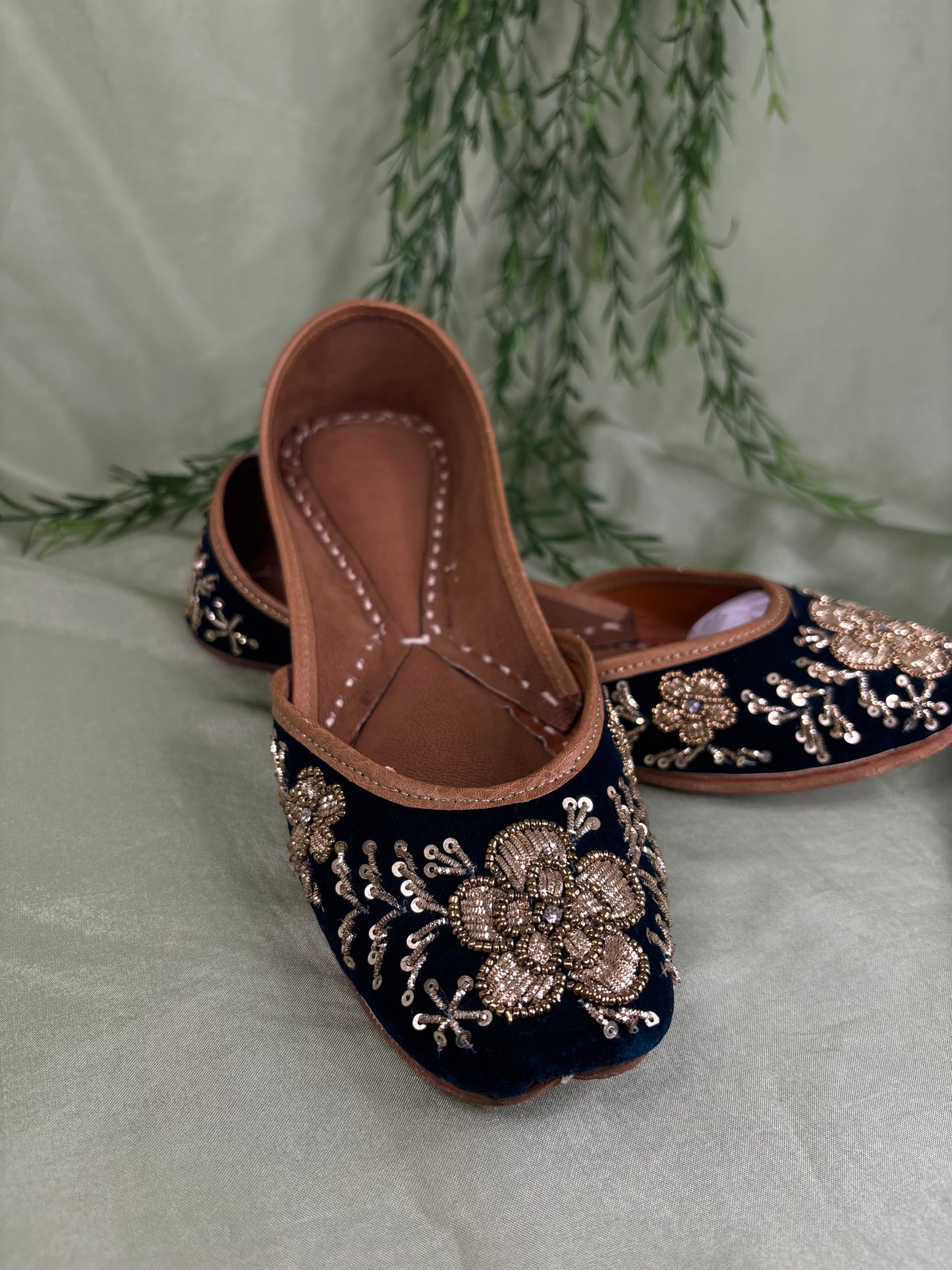 Navy blue Punjabi jutti