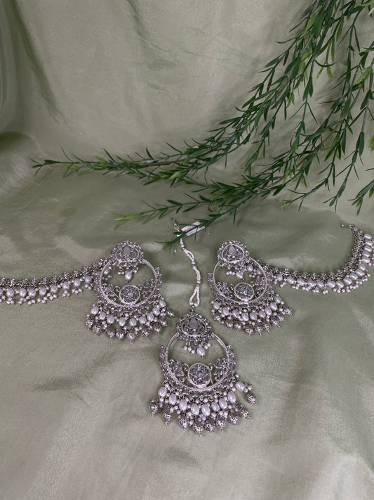 Silver earring/tikka set with sahare