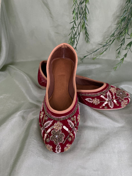 Red Punjabi jutti