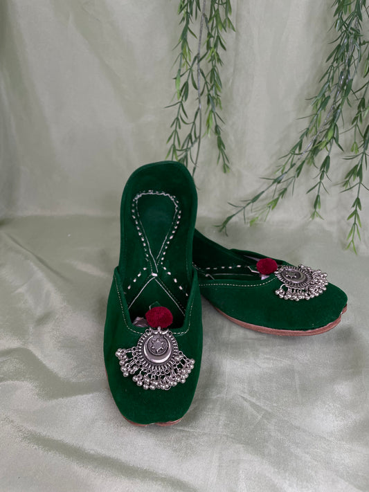 Emerald green Punjabi jutti
