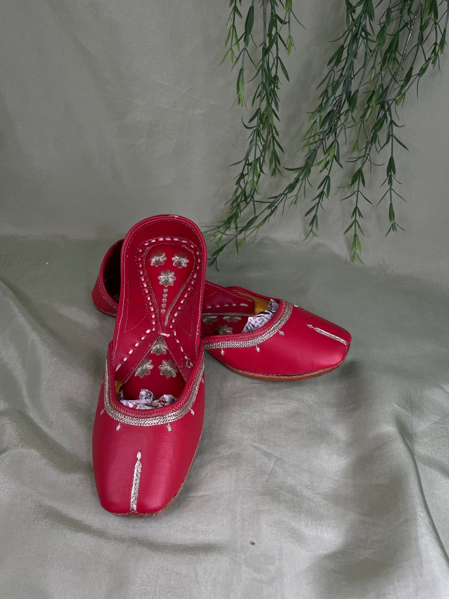 Red leather Punjabi jutti