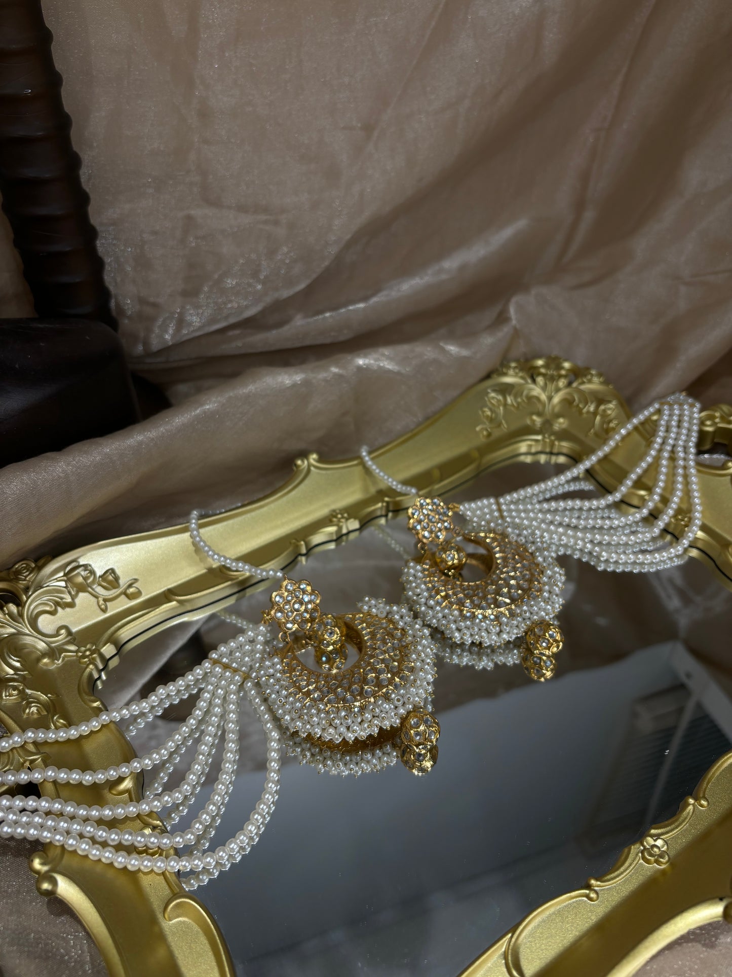 Gold thappa kundan sahare earrings