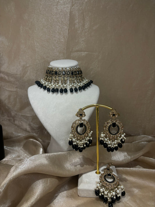 Black choker set