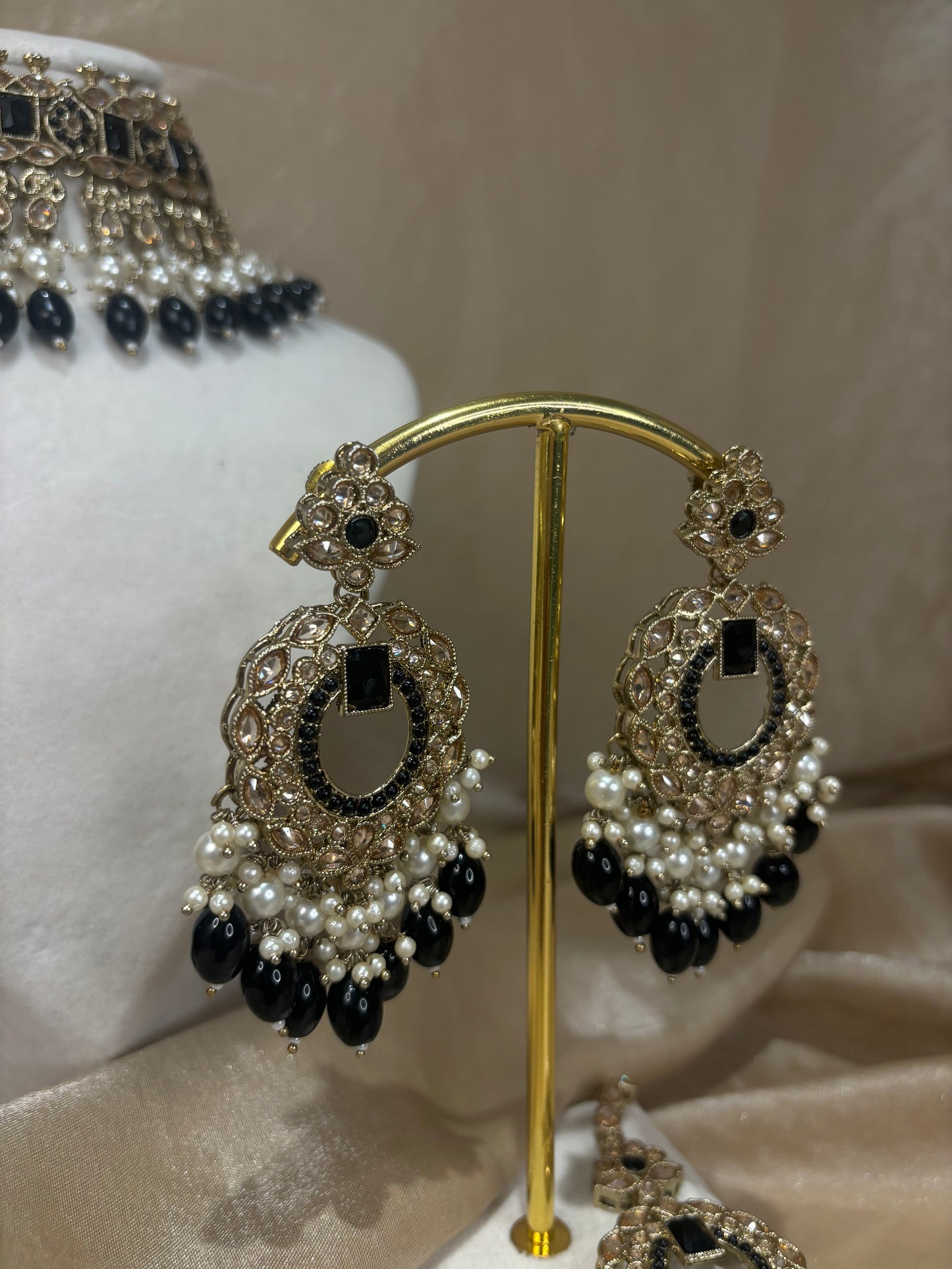 Black choker set