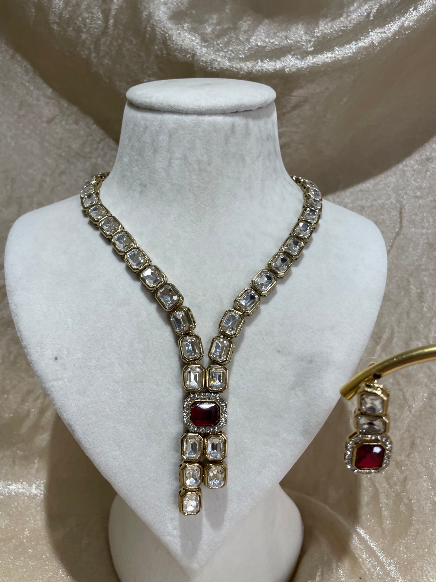 maroon necklace set