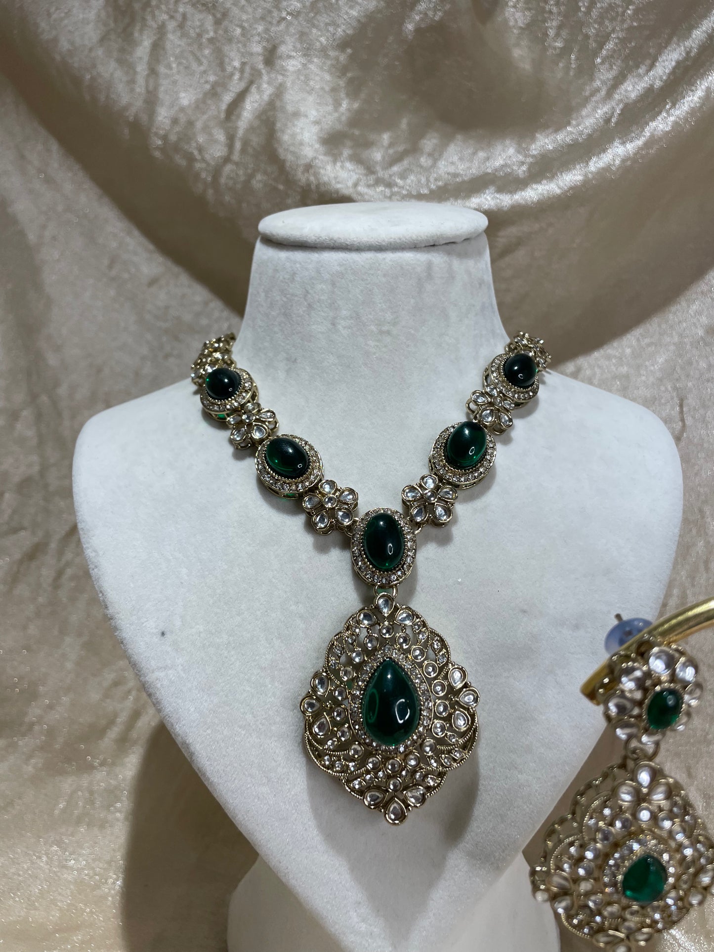 emerald green necklace set