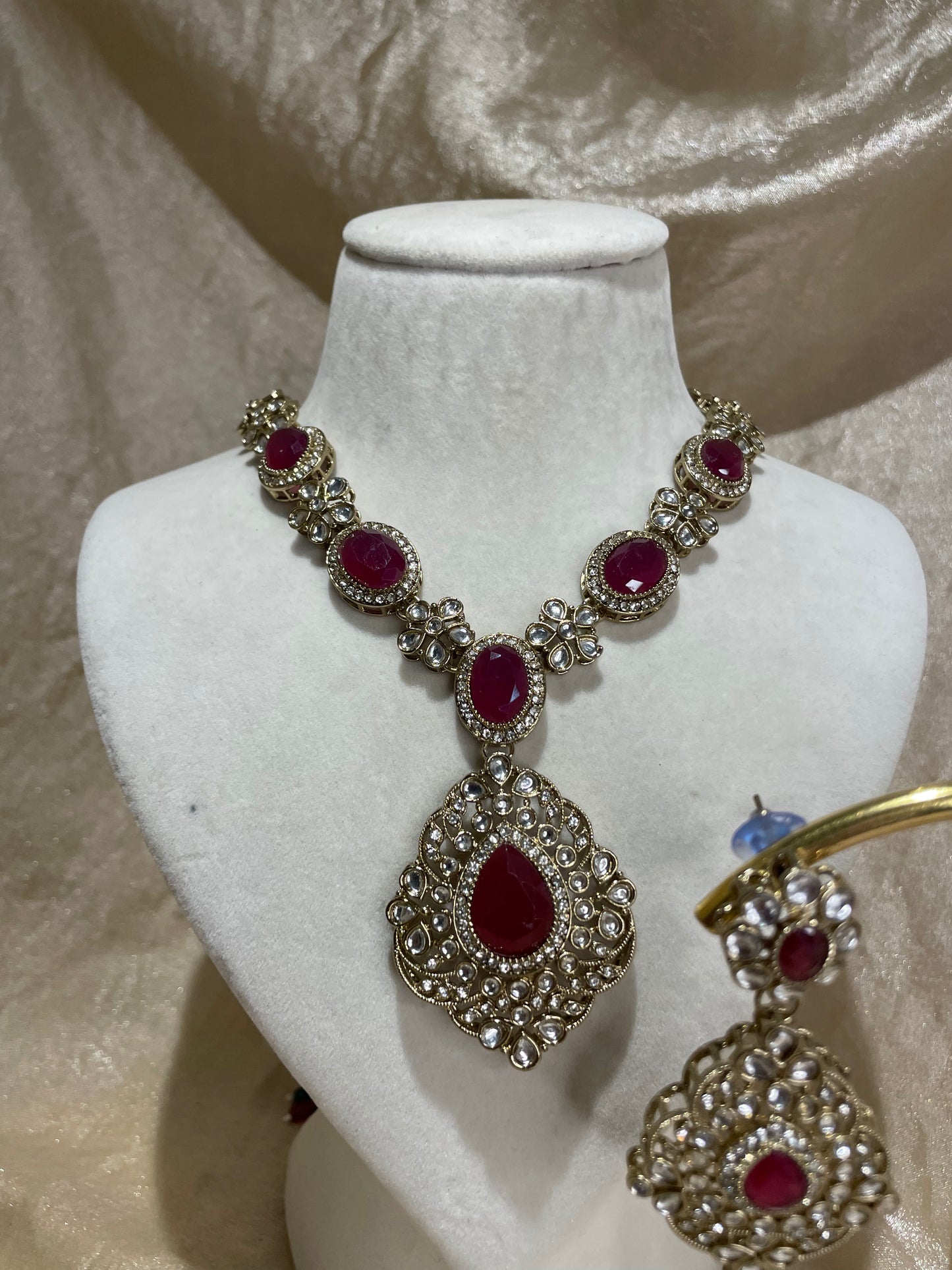 maroon necklace set
