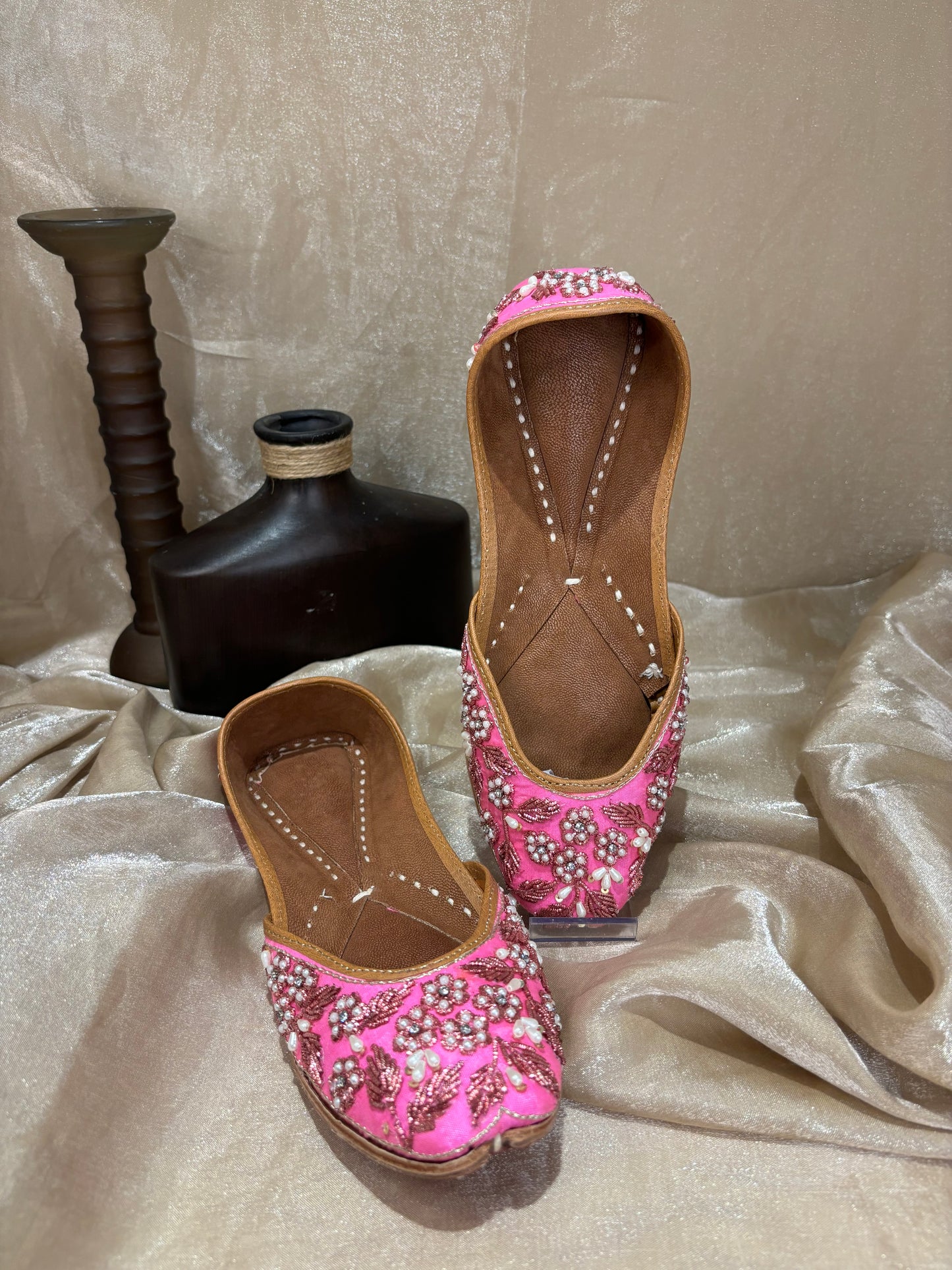 Hot pink Punjabi jutti