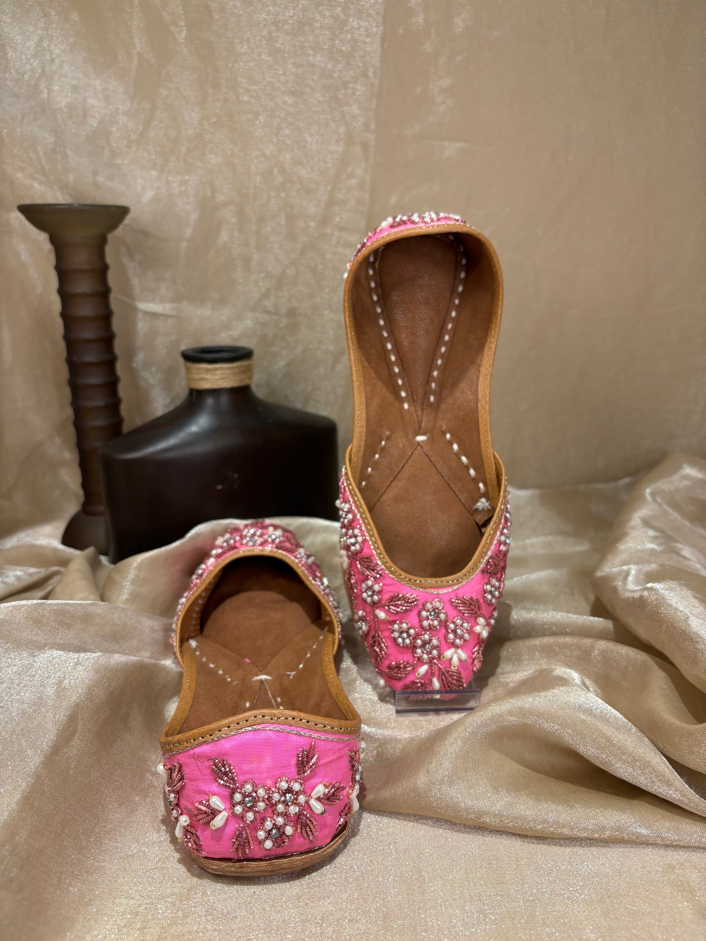 Hot pink Punjabi jutti