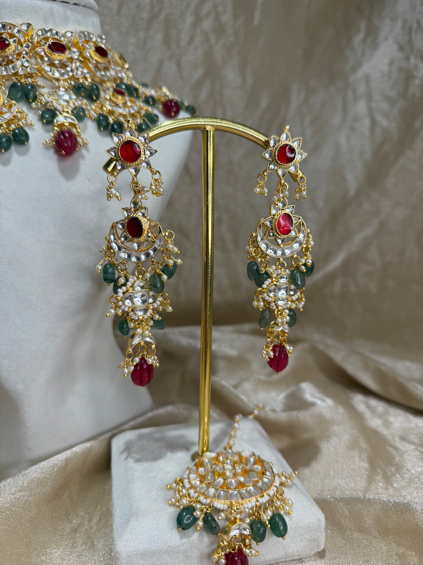 maroon and emerald green choker set