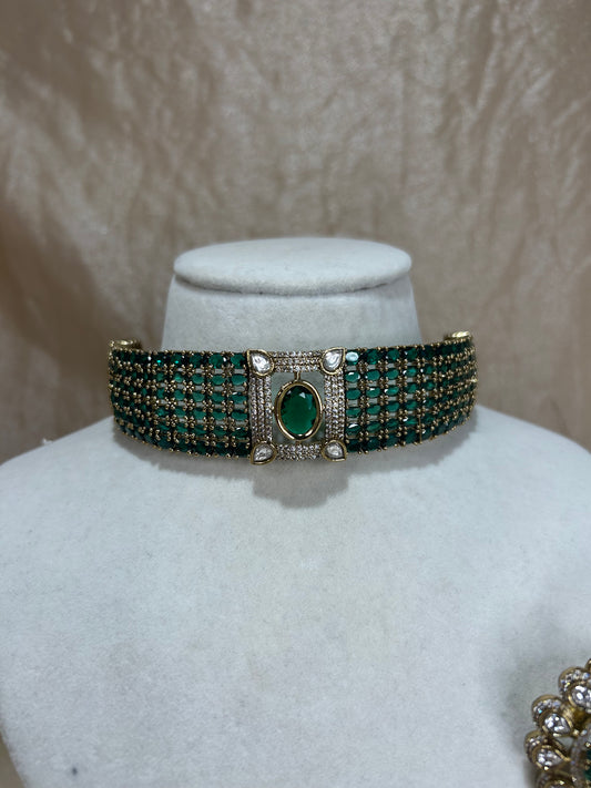green choker set