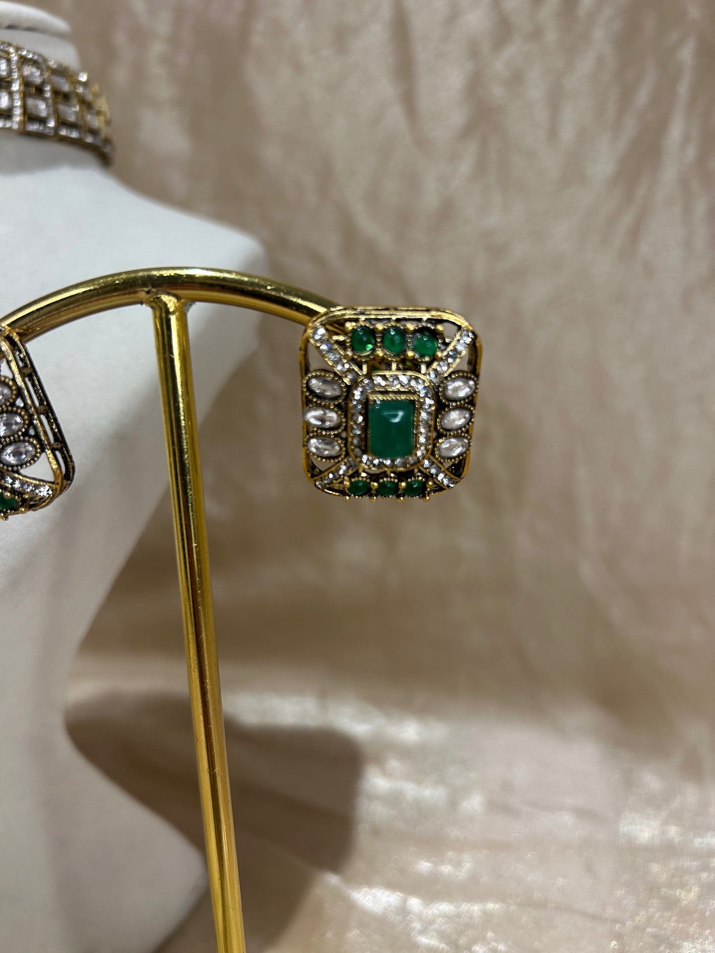 emerald green choker set