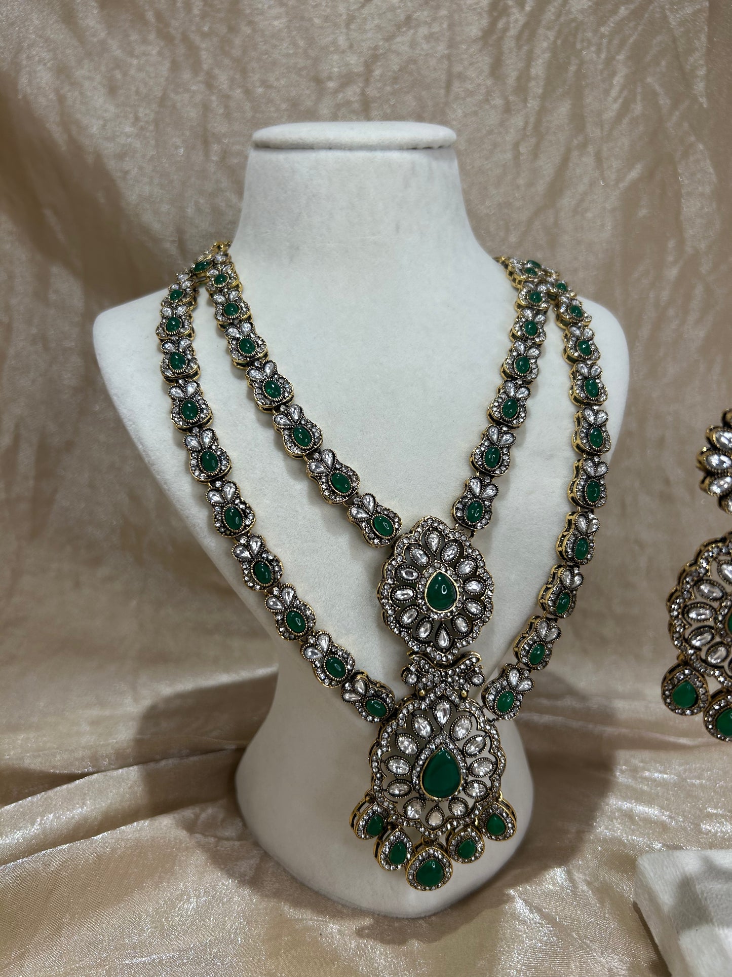 emerald green layered necklace