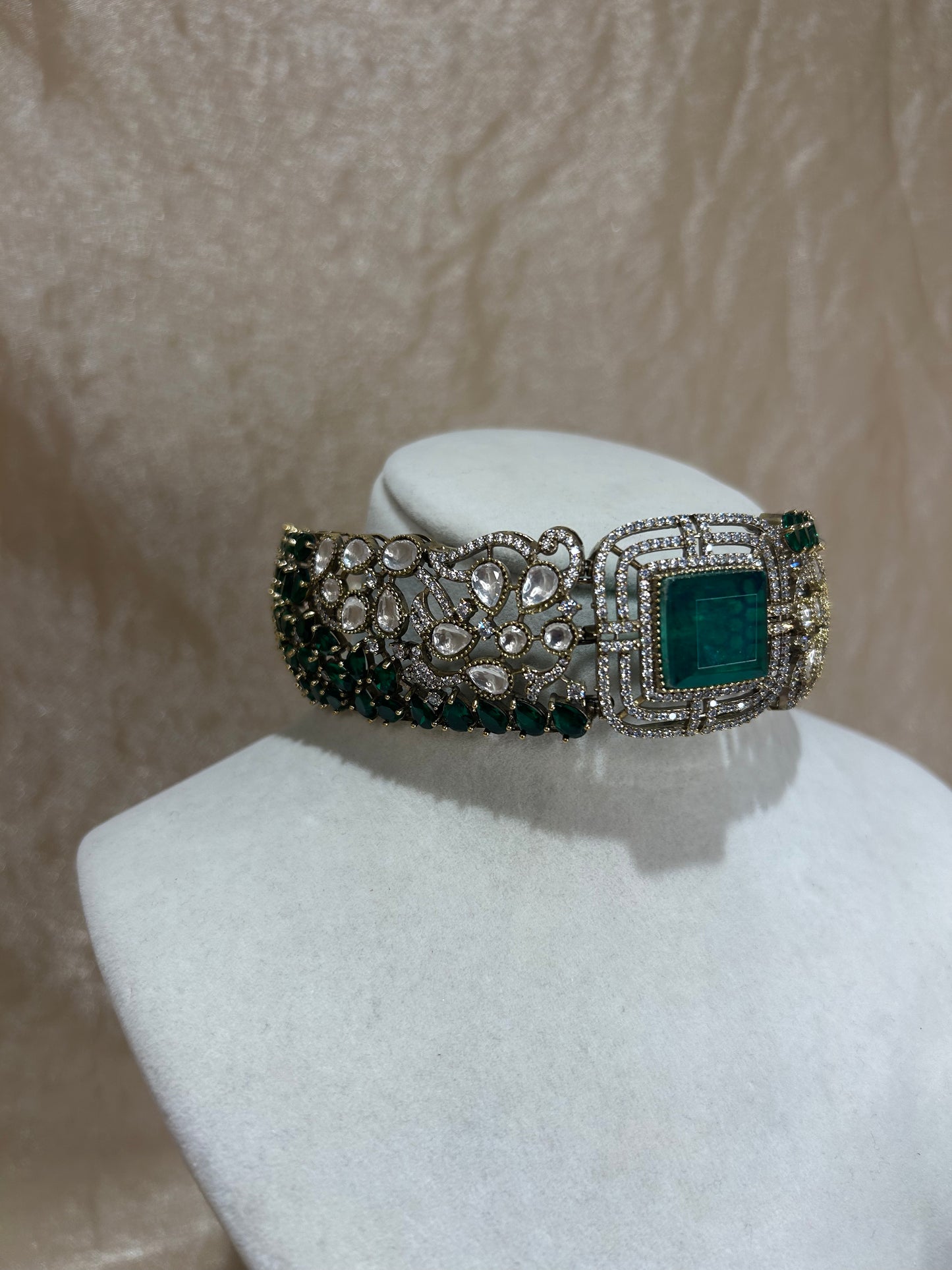 emerald green choker set