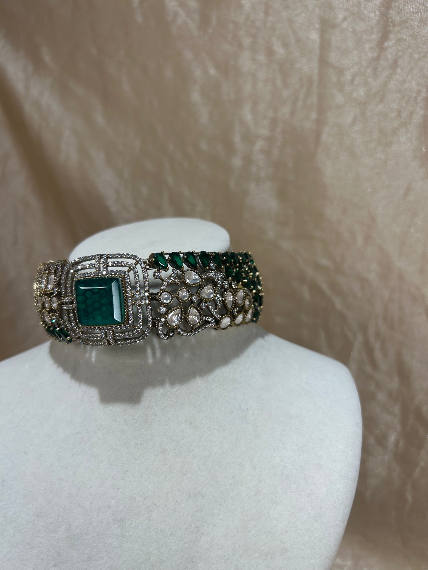 emerald green choker set