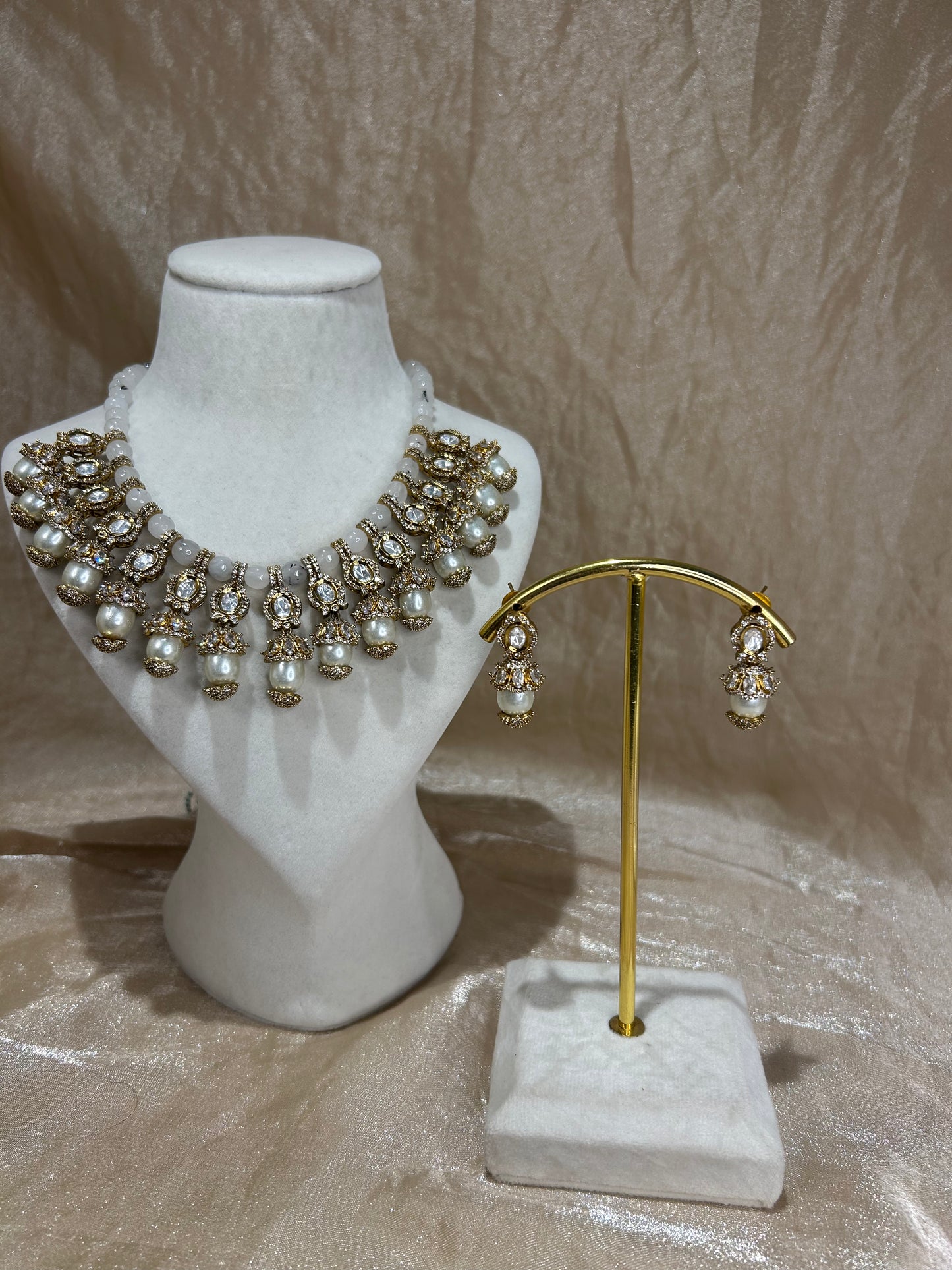 white/gold necklace set