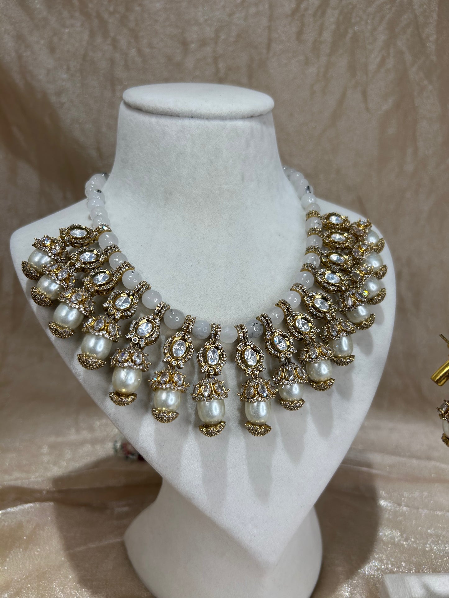 white/gold necklace set